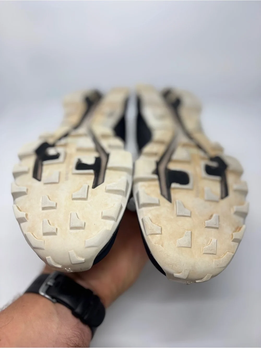 On Cloudventure Peak Women’s 9 White Black Trail Running Shoes